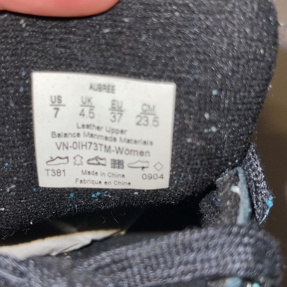 Vans - Picture 5 of 7